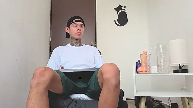 Snapshot of Saturno_v chatting on 11/09/25, 06:23 Saturno v online show from 11/09/25, 06:23