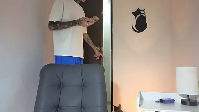 Snapshot of Saturno_v chatting on 11/30/25, 05:11 Saturno v online show from 11/30/25, 05:11