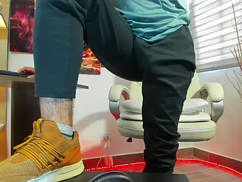 Snapshot of alessandro_wye chatting on 02/23/25, 05:50 alessandro wye online show from 02/23/25, 05:50