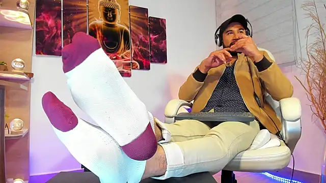 Snapshot of alessandro_wye chatting on 02/28/25, 08:42 alessandro wye online show from 02/28/25, 08:42