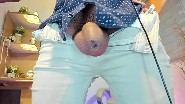 Snapshot of alessandro_wye chatting on 03/02/25, 08:27 alessandro wye online show from 03/02/25, 08:27