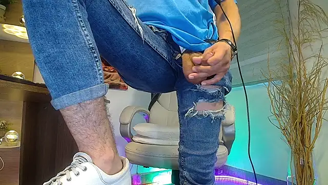 Snapshot of alessandro_wye chatting on 03/19/25, 12:34 alessandro wye online show from 03/19/25, 12:34