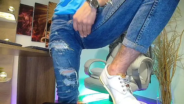 Snapshot of alessandro_wye chatting on 03/19/25, 03:40 alessandro wye online show from 03/19/25, 03:40