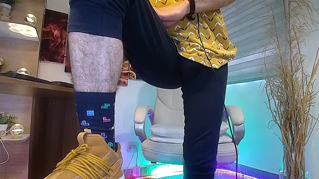 Snapshot of alessandro_wye chatting on 03/20/25, 04:42 alessandro wye online show from 03/20/25, 04:42