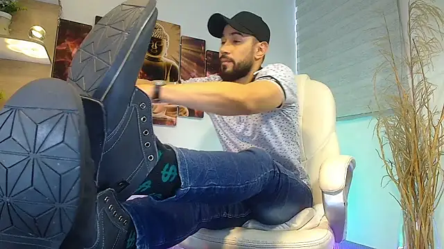 Snapshot of alessandro_wye chatting on 03/21/25, 11:44 alessandro wye online show from 03/21/25, 11:44