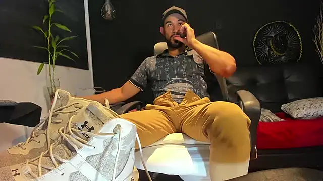 Snapshot of alessandro_wye chatting on 10/17/25, 06:49 alessandro wye online show from 10/17/25, 06:49