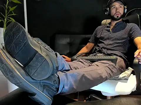 Snapshot of alessandro_wye chatting on 10/24/25, 03:03 alessandro wye online show from 10/24/25, 03:03