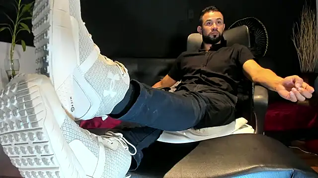 Snapshot of alessandro_wye chatting on 10/27/25, 05:22 alessandro wye online show from 10/27/25, 05:22