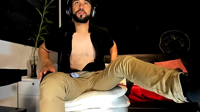 Snapshot of alessandro_wye chatting on 11/18/25, 03:01 alessandro wye online show from 11/18/25, 03:01