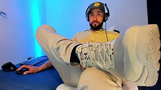 Snapshot of alessandro_wye chatting on 12/16/25, 01:49 alessandro wye online show from 12/16/25, 01:49