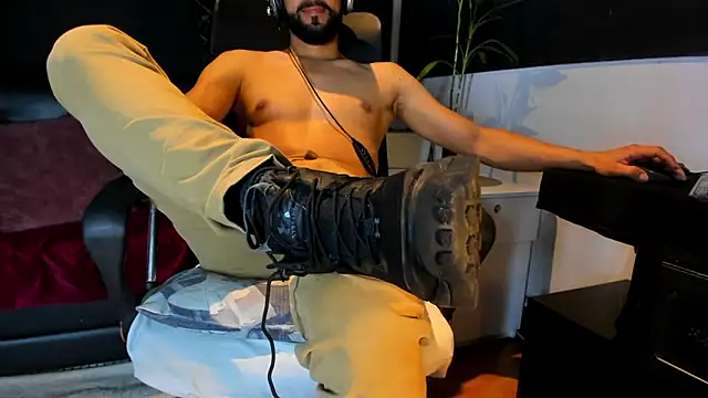 Snapshot of alessandro_wye chatting on 12/19/25, 10:11 alessandro wye online show from 12/19/25, 10:11