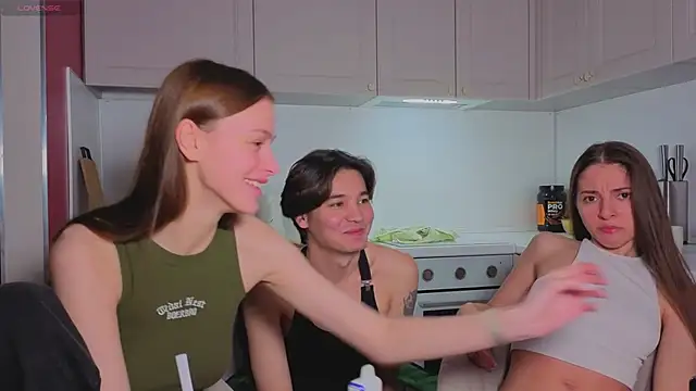 Snapshot of fcjuicy_pussy chatting on 11/27/25, 10:17 fcjuicy pussy online show from 11/27/25, 10:17