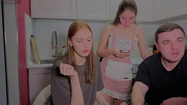 Snapshot of fcjuicy_pussy chatting on 12/14/25, 01:05 fcjuicy pussy online show from 12/14/25, 01:05