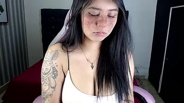 sarah moon2 online show from 01/30/25, 04:13