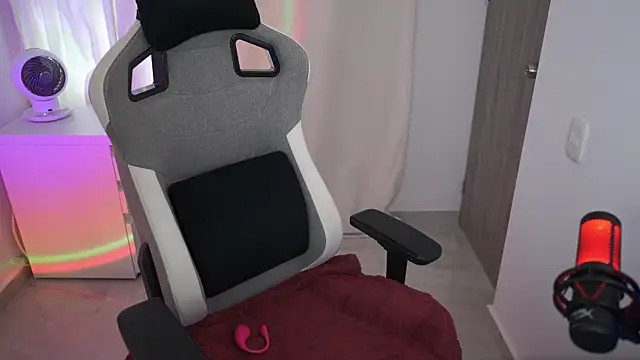 Snapshot of anyacutex chatting on 12/04/25, 08:39 anyacutex online show from 12/04/25, 08:39