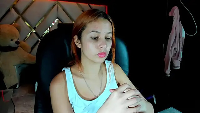 Paris Petit online show from 12/15/25, 08:35