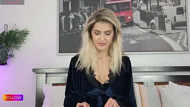 Snapshot of Sarah-Hart chatting on 10/06/25, 11:40 Sarah-Hart online show from 10/06/25, 11:40