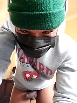 Snapshot of izinjamfee2 chatting on 09/23/25, 01:36 izinjamfee2 online show from 09/23/25, 01:36