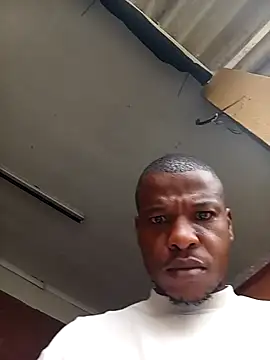 Snapshot of izinjamfee2 chatting on 09/28/25, 09:03 izinjamfee2 online show from 09/28/25, 09:03