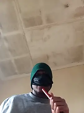 Snapshot of izinjamfee2 chatting on 09/29/25, 09:25 izinjamfee2 online show from 09/29/25, 09:25