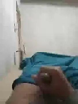 Snapshot of izinjamfee2 chatting on 06/15/26, 11:29 izinjamfee2 online show from 06/15/26, 11:29