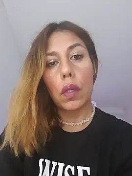 Snapshot of Yerucita chatting on 03/15/25, 05:41 Yerucita online show from 03/15/25, 05:41