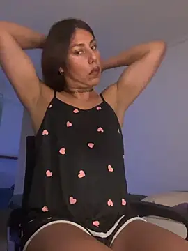 Snapshot of Yerucita chatting on 09/24/25, 02:15 Yerucita online show from 09/24/25, 02:15