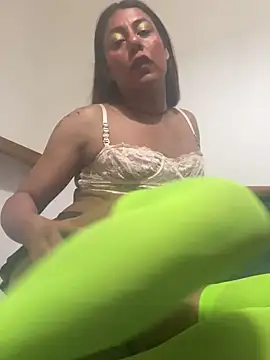 Snapshot of Yerucita chatting on 11/22/25, 01:37 Yerucita online show from 11/22/25, 01:37