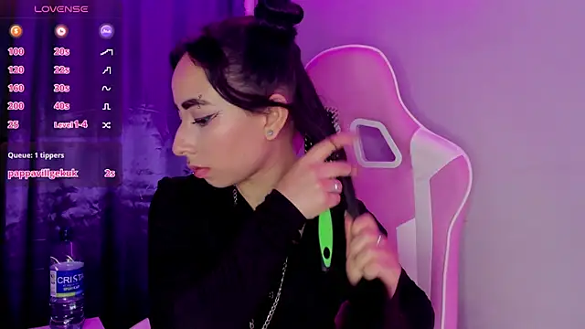 hanna  azumi online show from 01/25/25, 09:47