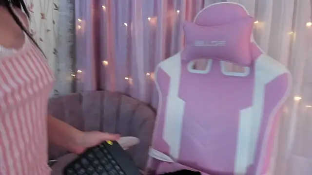 hanna  azumi online show from 02/16/25, 08:10