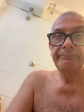 Snapshot of 4n4l1zz4m1 chatting on 01/12/25, 11:39 4n4l1zz4m1 online show from 01/12/25, 11:39