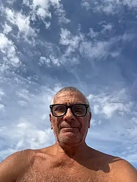 Snapshot of 4n4l1zz4m1 chatting on 10/14/25, 01:12 4n4l1zz4m1 online show from 10/14/25, 01:12