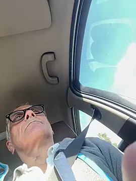 Snapshot of 4n4l1zz4m1 chatting on 10/18/25, 11:33 4n4l1zz4m1 online show from 10/18/25, 11:33