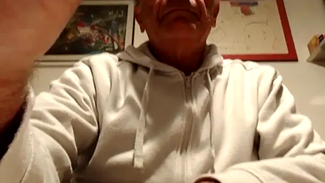 Snapshot of 4n4l1zz4m1 chatting on 12/14/25, 04:01 4n4l1zz4m1 online show from 12/14/25, 04:01