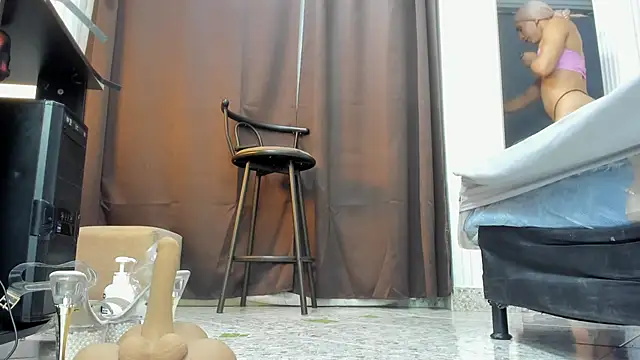 Snapshot of isa_lancaster chatting on 03/10/25, 01:45 isa lancaster online show from 03/10/25, 01:45