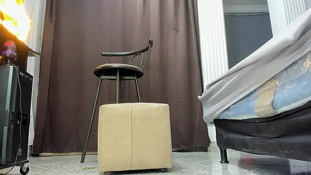 Snapshot of isa_lancaster chatting on 03/12/25, 01:47 isa lancaster online show from 03/12/25, 01:47