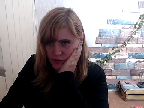 Snapshot of DaniellaKiss chatting on 10/06/25, 08:39 DaniellaKiss online show from 10/06/25, 08:39