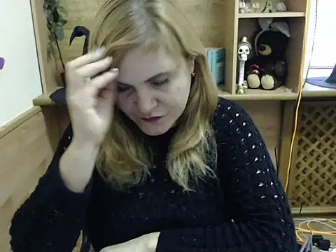 Snapshot of DaniellaKiss chatting on 10/27/25, 07:34 DaniellaKiss online show from 10/27/25, 07:34