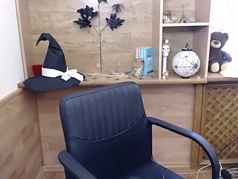 Snapshot of DaniellaKiss chatting on 11/23/25, 09:09 DaniellaKiss online show from 11/23/25, 09:09