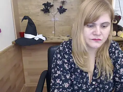 Snapshot of DaniellaKiss chatting on 11/26/25, 06:42 DaniellaKiss online show from 11/26/25, 06:42