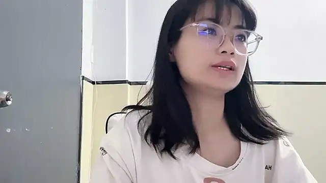 Snapshot of Honey-cici chatting on 12/25/24, 08:40 Honey-cici online show from 12/25/24, 08:40