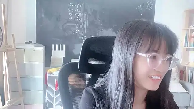 Snapshot of Honey-cici chatting on 12/16/25, 07:24 Honey-cici online show from 12/16/25, 07:24