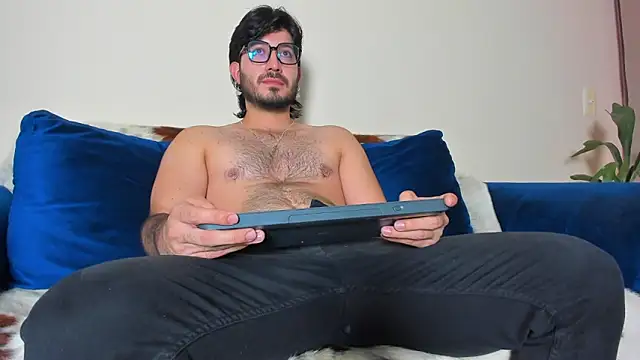 Snapshot of Ackerman_Eren_ chatting on 01/17/25, 06:02 Ackerman Eren online show from 01/17/25, 06:02