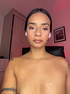 Laura fernandezII online show from 02/13/26, 02:51