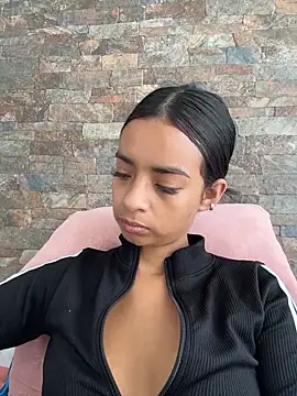 Laura fernandezII online show from 03/03/26, 04:35