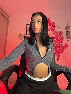 Laura fernandezII online show from 05/06/26, 02:40