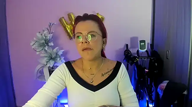 Snapshot of KAROL_MILF chatting on 12/18/24, 12:43 KAROL MILF online show from 12/18/24, 12:43