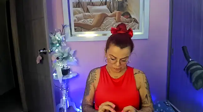 Snapshot of KAROL_MILF chatting on 02/08/25, 01:11 KAROL MILF online show from 02/08/25, 01:11