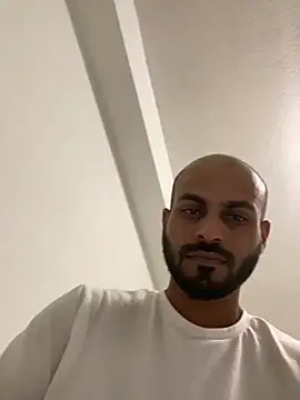 Snapshot of islandvybee55 chatting on 12/14/24, 10:39 islandvybee55 online show from 12/14/24, 10:39