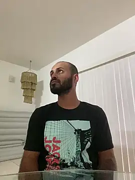 Snapshot of islandvybee55 chatting on 01/09/25, 11:02 islandvybee55 online show from 01/09/25, 11:02